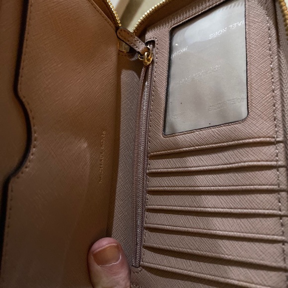 Michael Kors women’s clutch purse - Picture 4 of 5